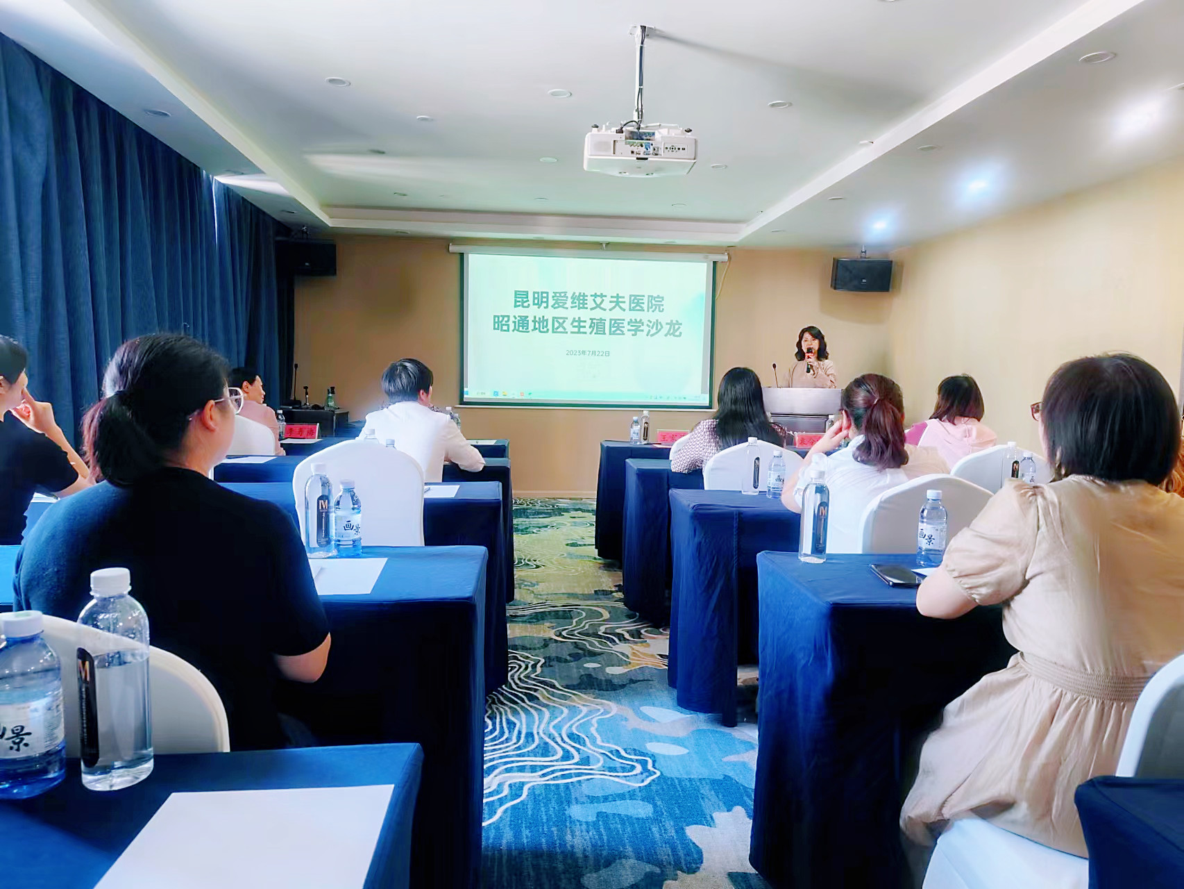 �W(xu��)�g(sh��)(li��n)�������ٰl(f��)չ|��Ժ��ֳ�W(xu��)�g(sh��)ɳ����ͨվ�A�M��Ļ!