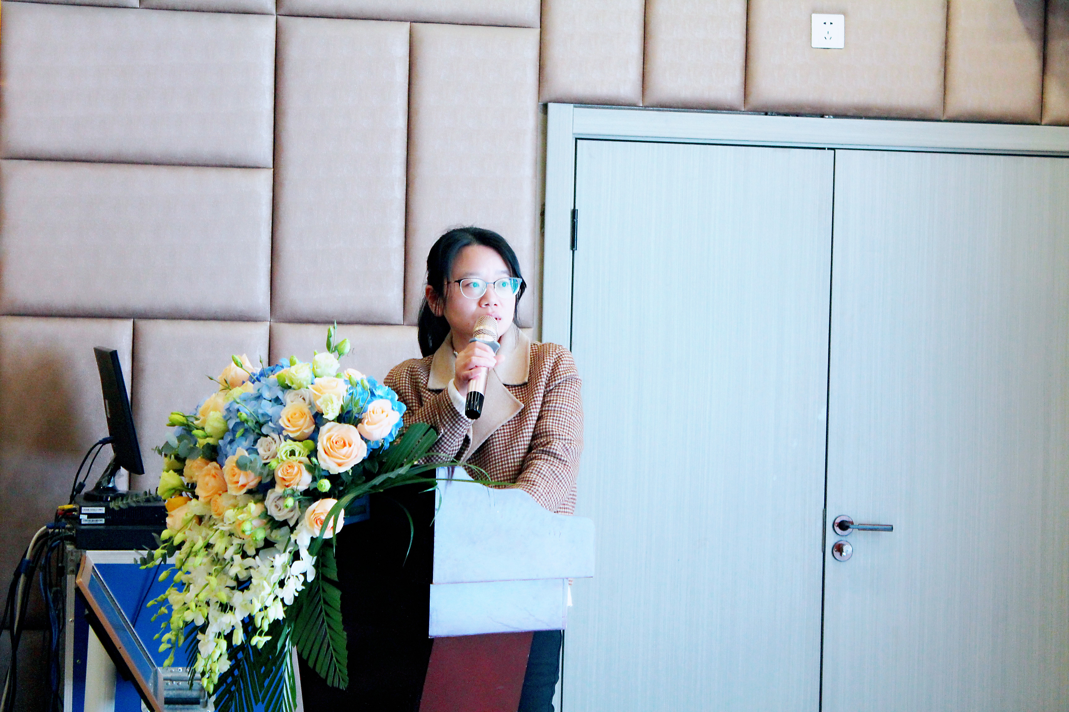 �����۾S�����t(y��)Ժ��ʮ���o����ֳ���g(sh��)�t(y��)�W(xu��)��ӑ��(hu��)�A�M��Ļ!