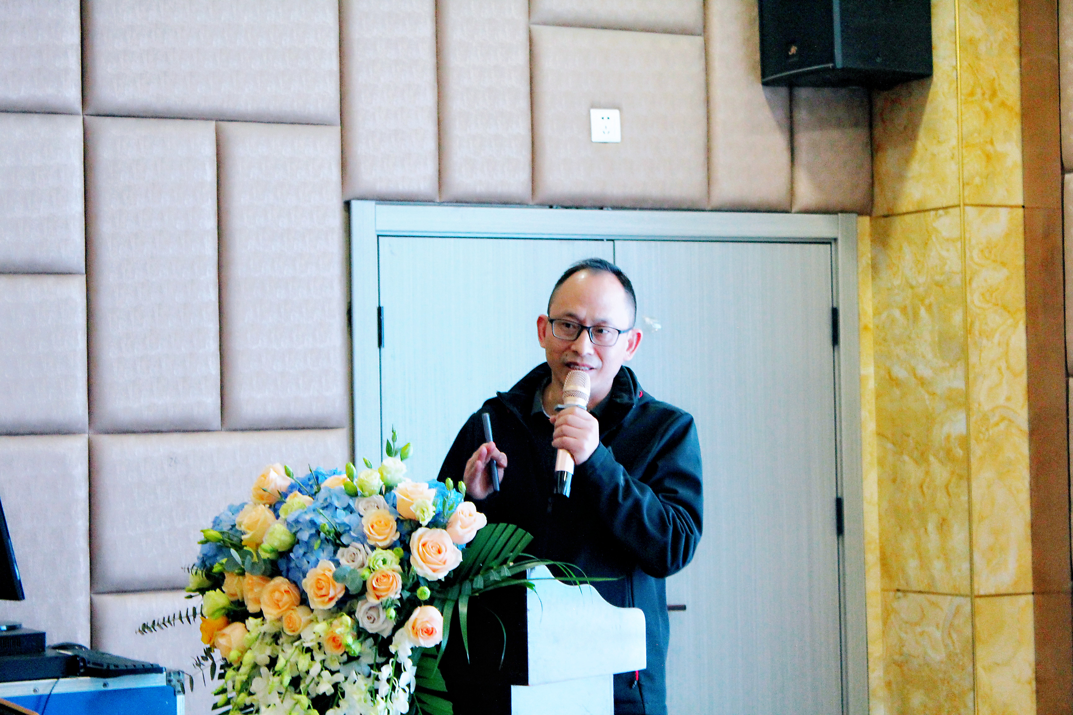 �����۾S�����t(y��)Ժ��ʮ���o����ֳ���g(sh��)�t(y��)�W(xu��)��ӑ��(hu��)�A�M��Ļ!